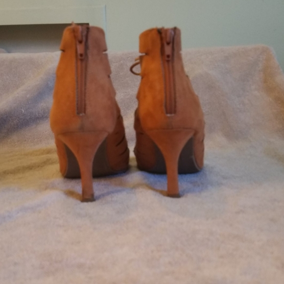 Charming Charlie sz 7 heels - Picture 3 of 7